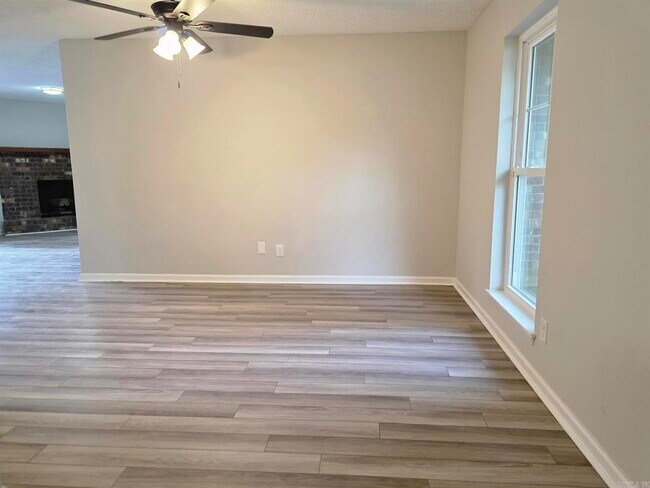 Building Photo - 8 Willowridge Cove