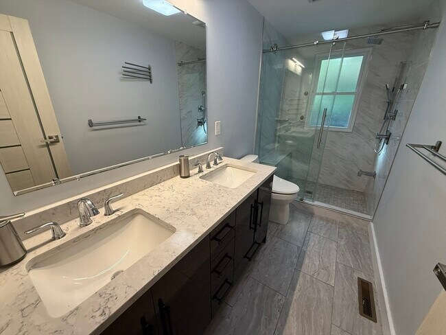 Building Photo - 25 Berkshire Dr