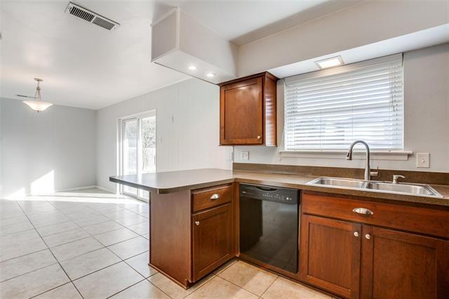 Building Photo - 823 Wisteria Way