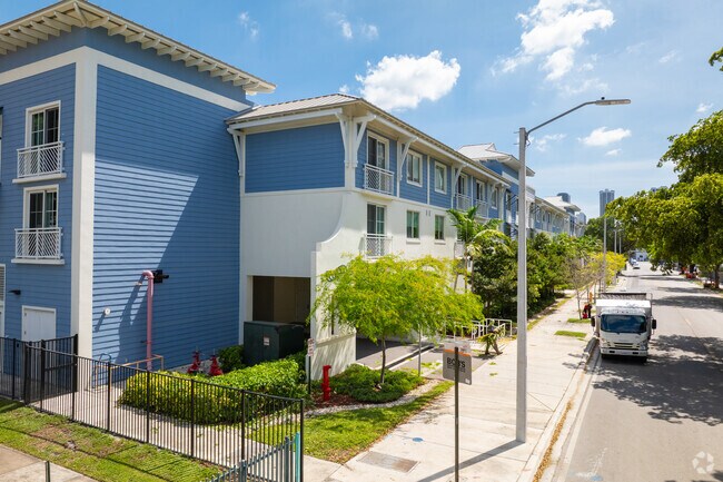 Building Photo - Father Marquess - Barry Apartments