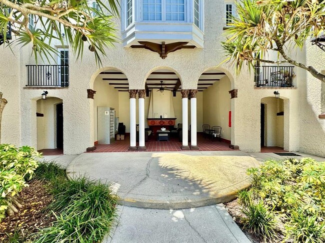 Building Photo - 2117 W Dekle Ave
