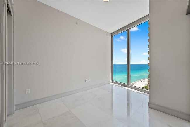 Building Photo - 17901 Collins Ave