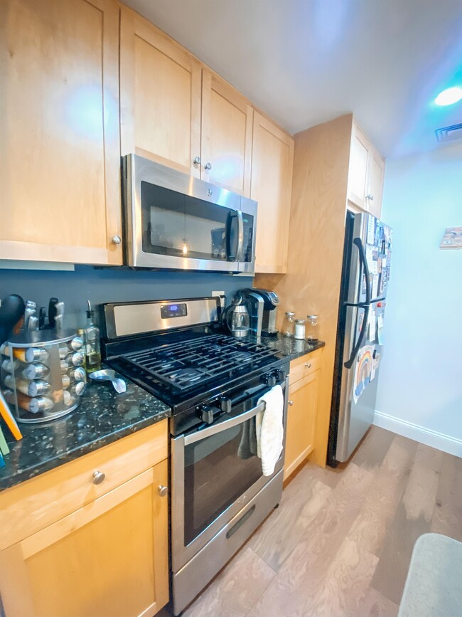 Building Photo - 121 Green St