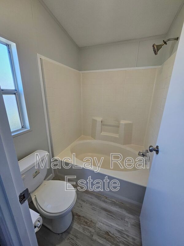 Building Photo - 725 S 97th Way