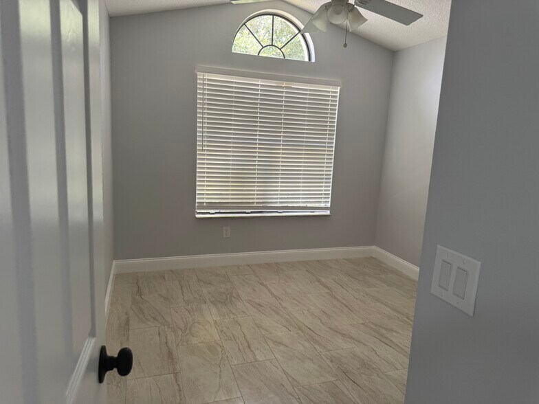 Building Photo - 1509 Springtime Loop