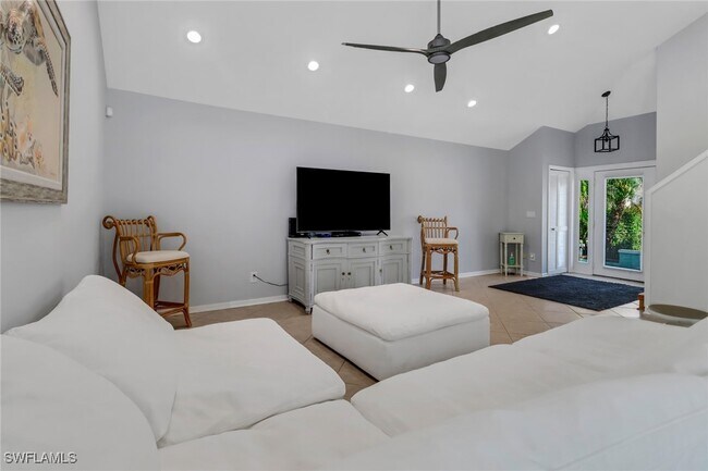 Building Photo - 1145 Jardin Dr