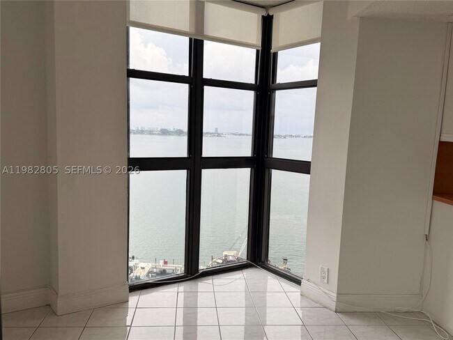 Building Photo - 4000 Towerside Terrace