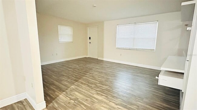 Building Photo - 14 Lamplight Ln