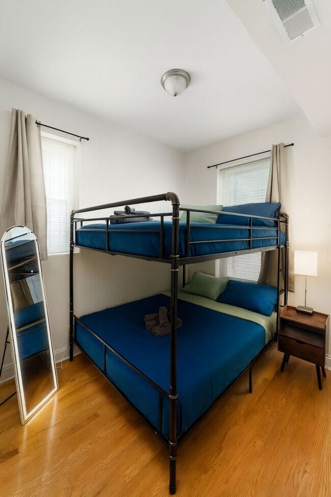 Building Photo - 2721 W Congress Pkwy