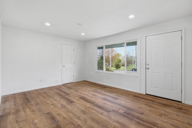 Building Photo - 3416 S Thompson Ave