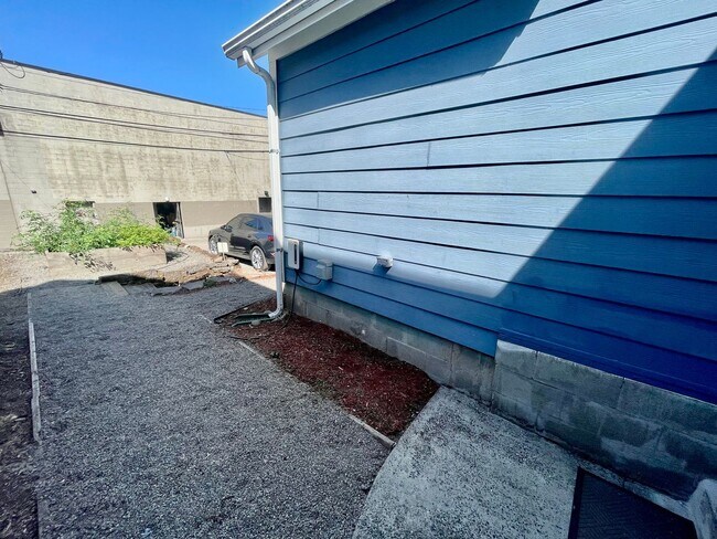 Building Photo - Prime Location! Modern 2BD/1 BA with A/C & EV Charging Steps from Mississippi