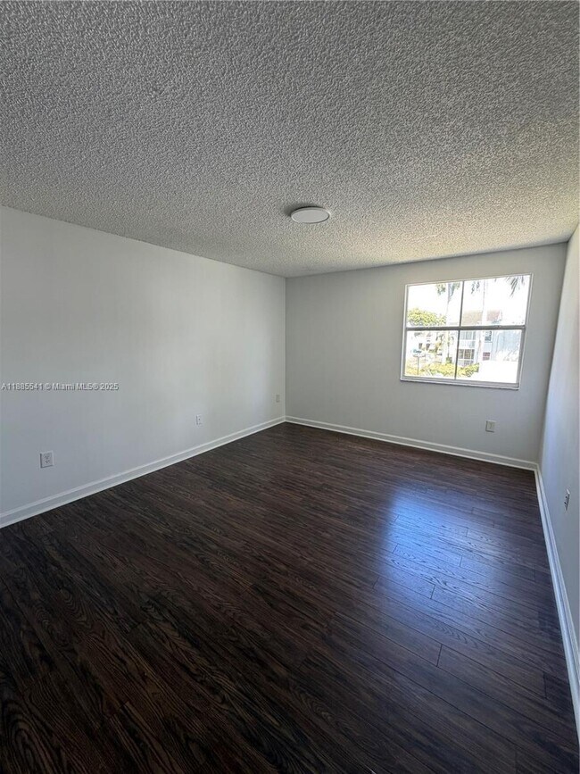 Building Photo - 9747 NW 48th Terrace