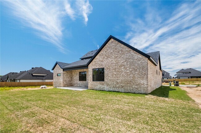 Building Photo - 431 Silverview Ave