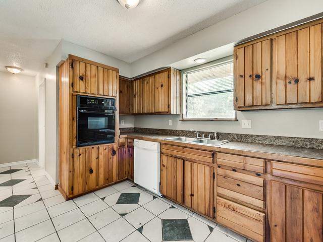 Building Photo - Eastham Ln #B