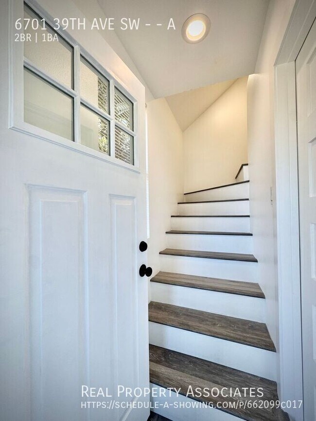 Building Photo - 6701 39th Ave SW