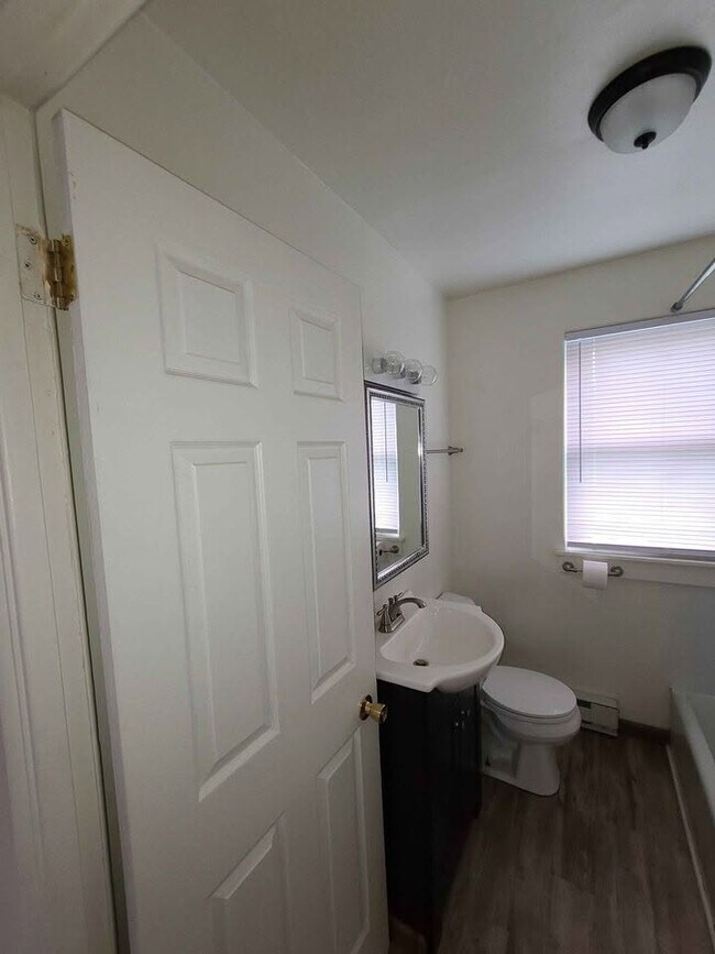 Building Photo - 13825 Maple Tree Ln SW
