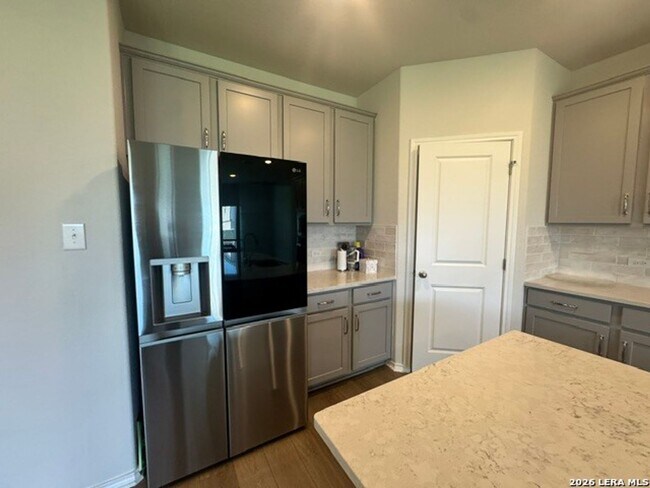 Building Photo - Newer Beautiful Home featuring 3-bedroom 2 Bath Plus office