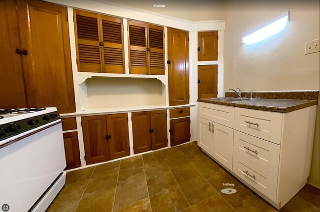 Building Photo - 3000 N Oakland Ave