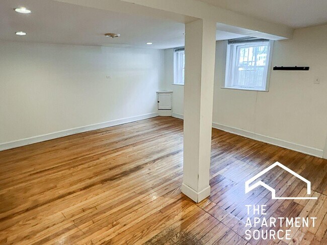 Building Photo - 3309 N Southport Ave