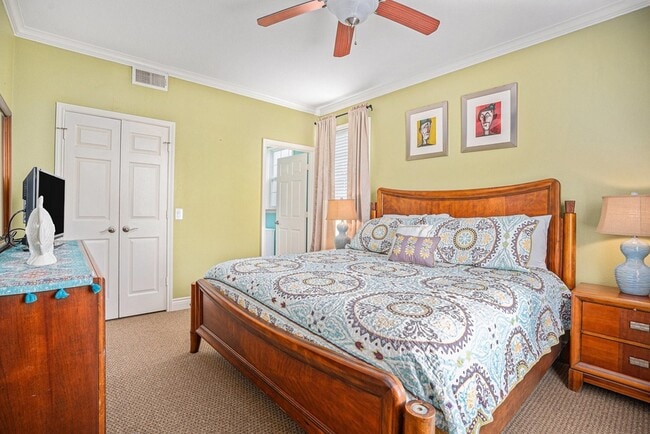 Building Photo - 7000 Seawall Blvd