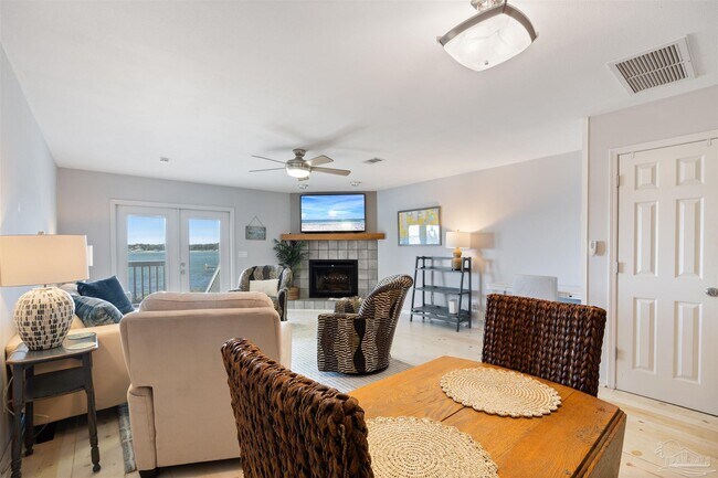 Building Photo - 14180 River Rd