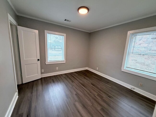 Building Photo - Cozy 3 Bedroom Home Ready for Move In!!