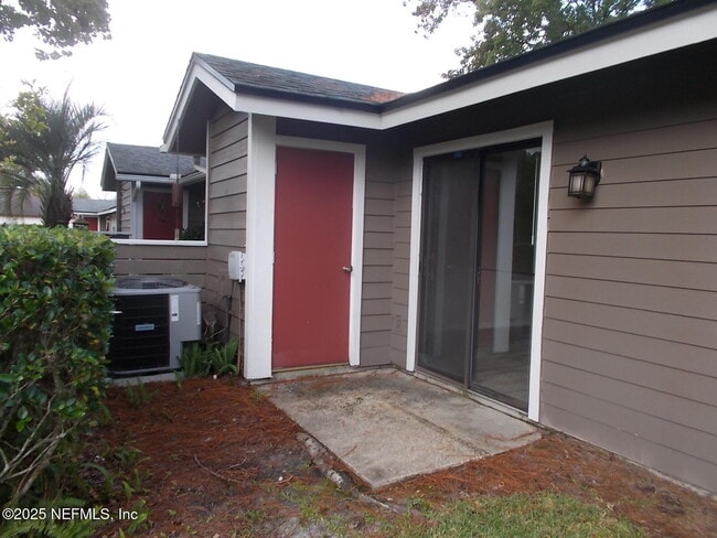 Building Photo - 8437 Long Meadow Cir N