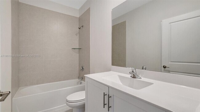 Building Photo - 867 NE 211th St