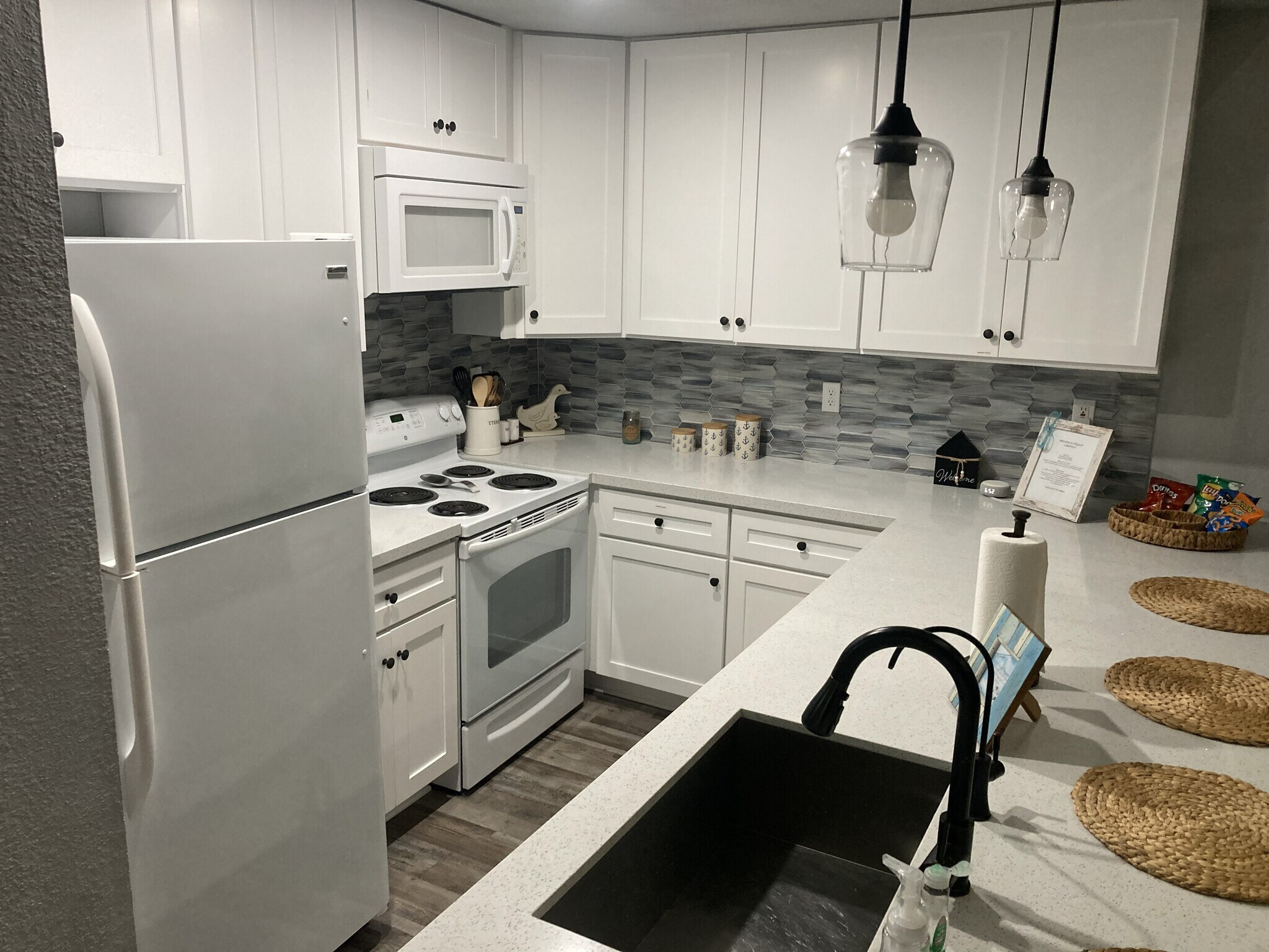 Kitchen - 12500 Melville Dr