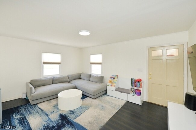 Building Photo - 483 Mt Prospect Ave