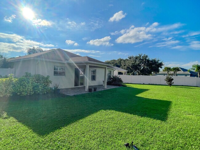 Building Photo - 1641 Strathmore Cir