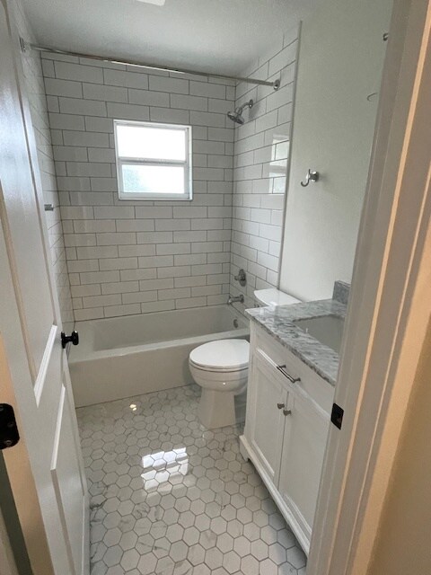 Building Photo - 1332 SE Sanchez Ave