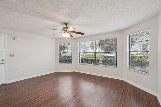 Building Photo - Spacious 3-Bedroom, 2-Bath Oasis in the Heart of Kissimmee!