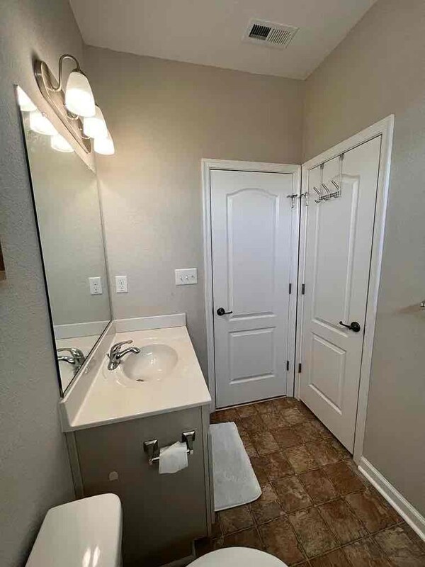 Building Photo - 601 Freeman Dr