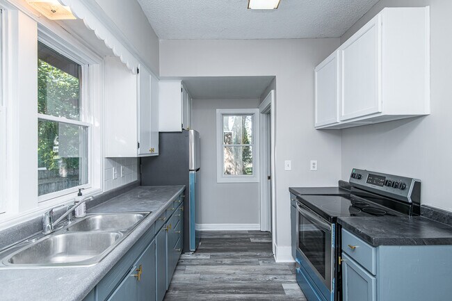Primary Photo - 607-611 11th Ave SE