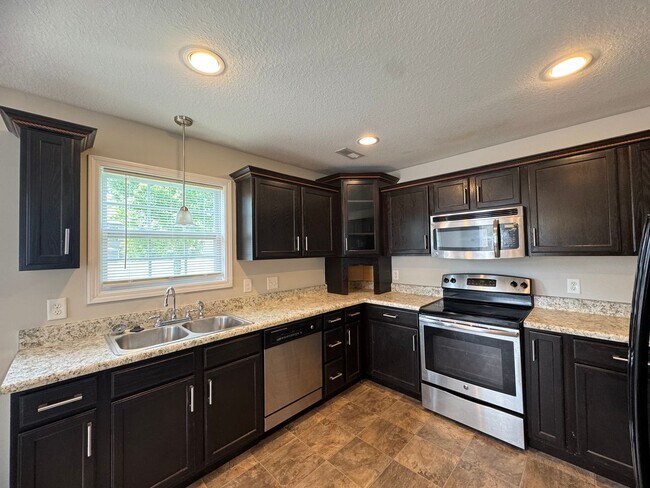 Building Photo - Gorgeous Single Family Home