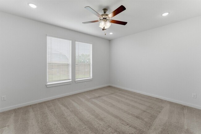 Building Photo - 305 Evans Dr