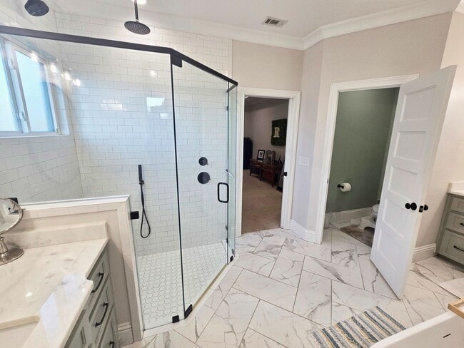 Building Photo - Spacious 4BR/3BA Home with Open Floor Plan, Screened Porch & Fenced Backyard