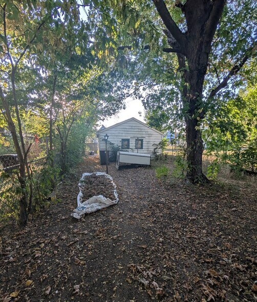 Building Photo - 1521 S Westmoreland Ave