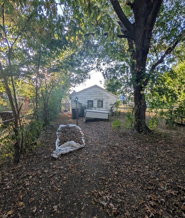 Building Photo - 1521 S Westmoreland Ave
