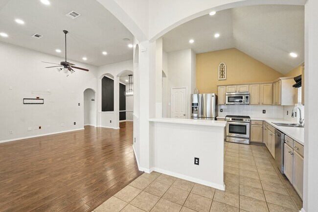 Building Photo - 18303 Heathridge Ln