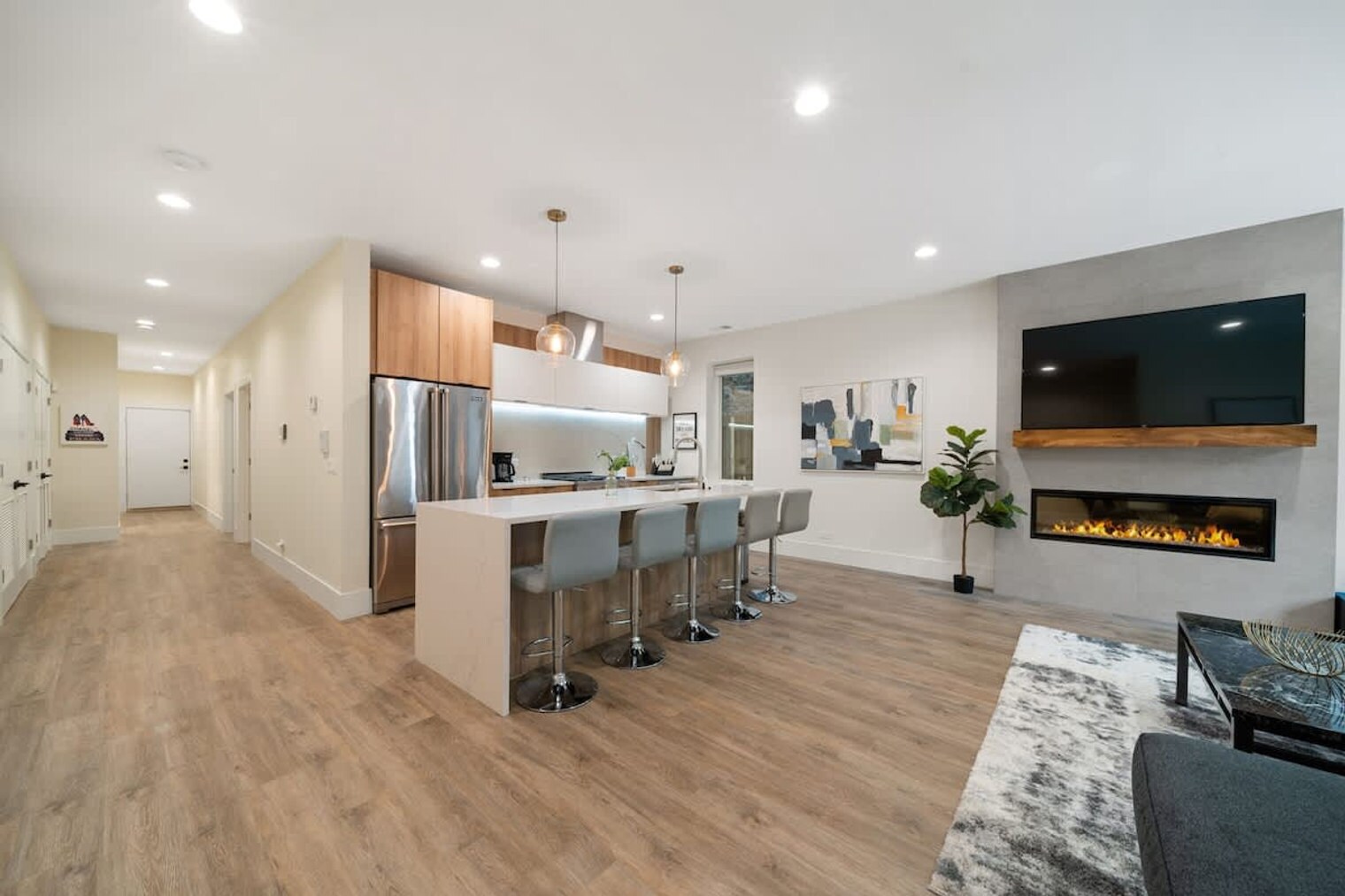 Building Photo - 2110 W Washington Blvd