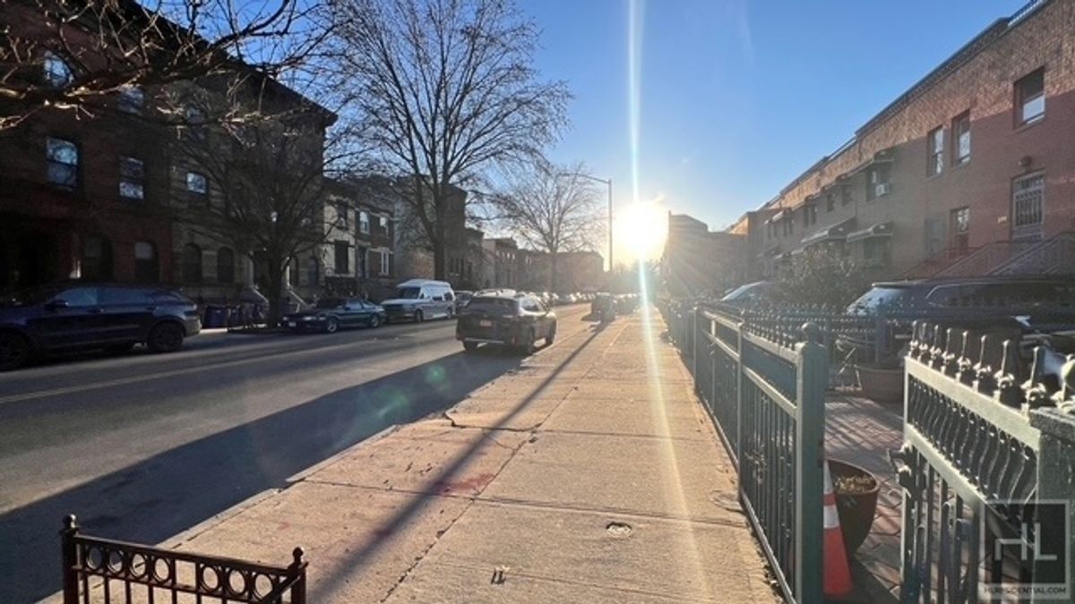 Building Photo - 405 Halsey St