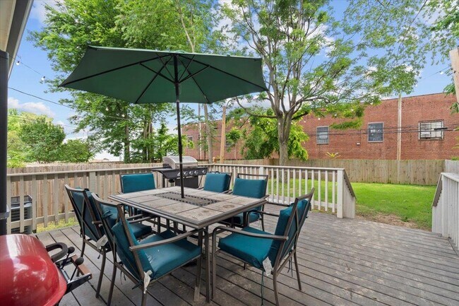 Building Photo - 1205 Forest Ave