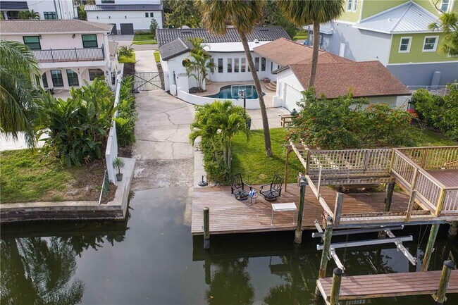 Building Photo - 2610 S Dundee St