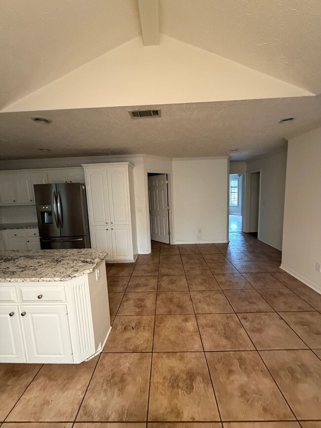 Building Photo - 2 story 3 bed/ 2.5 bath home