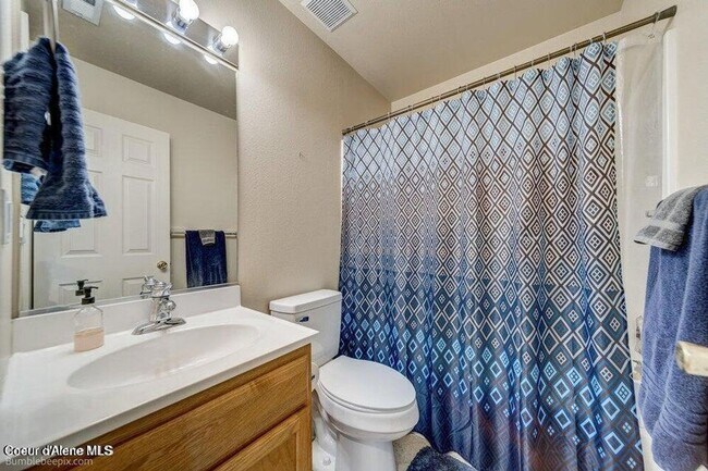 Building Photo - Beautiful Updated 3 Bedroom Condo with A/C, Garage & Fireplace in Forsythia Place!