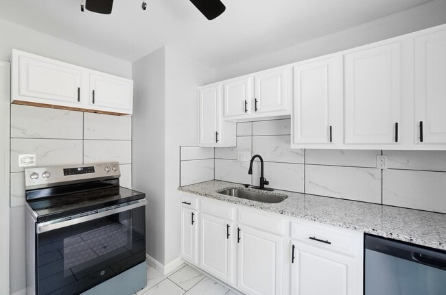 Building Photo - Newly Renovated Three Bed available to rent with move-in special!