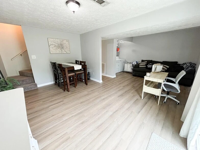 Building Photo - 1209 Mount Rushmore Way