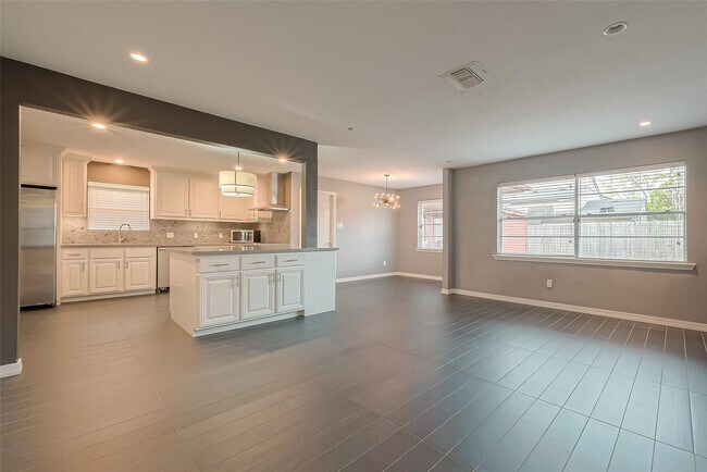 Building Photo - 11406 High Star Dr